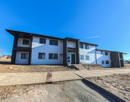 featured image of 2516 Perry Park Ave