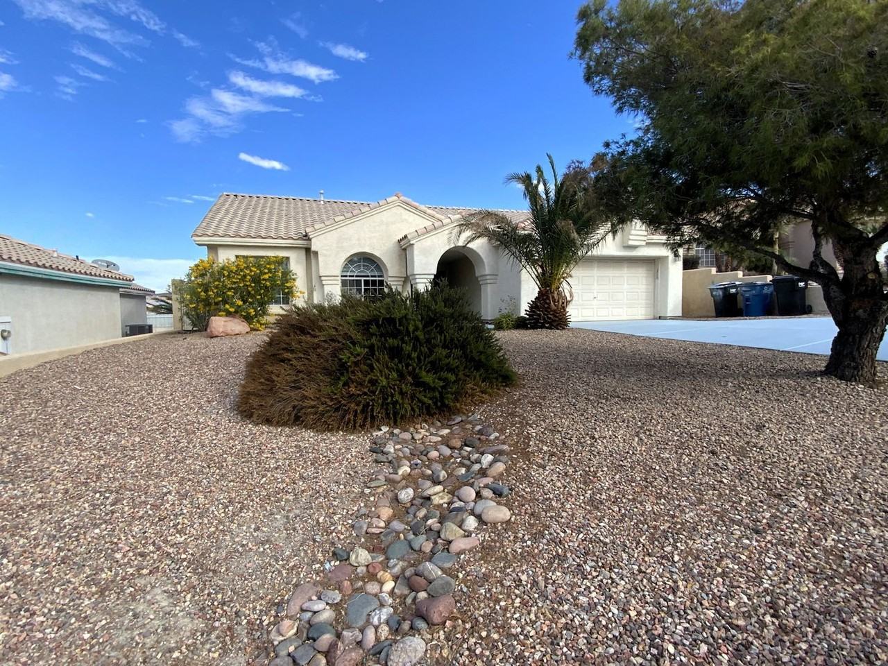 1024 Majesty Ct - Photo 2 of 27