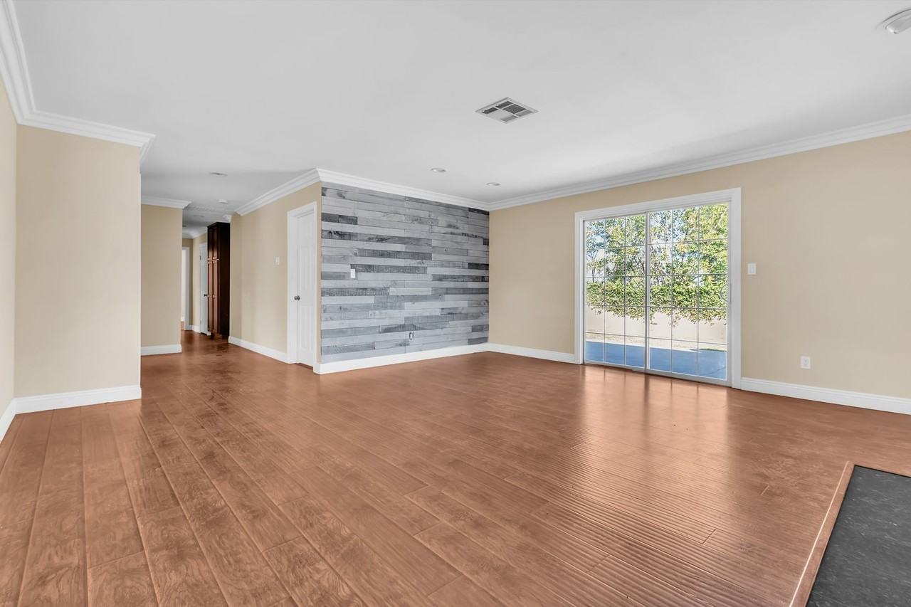 421 E Old Mill Rd - Photo 5 of 35