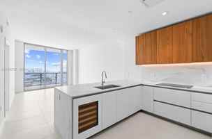 featured image of NE 14th St & Biscayne Blvd