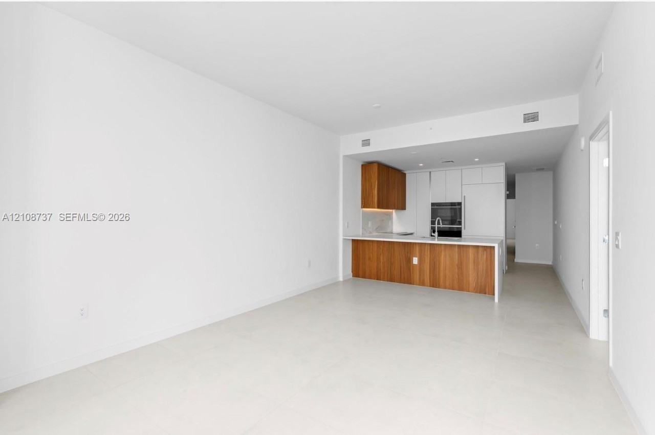 NE 14th St & Biscayne Blvd - Photo 2 of 11