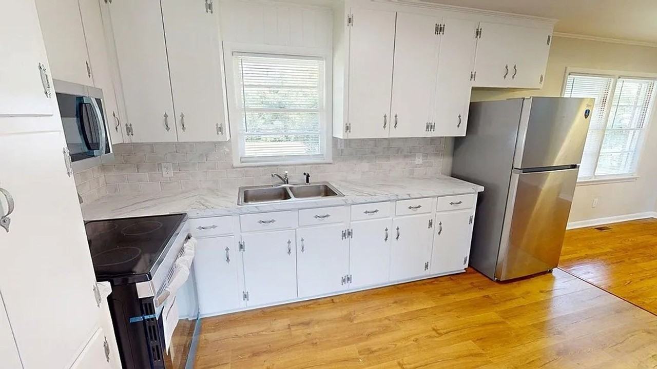 1401 Magnolia St - Photo 4 of 21