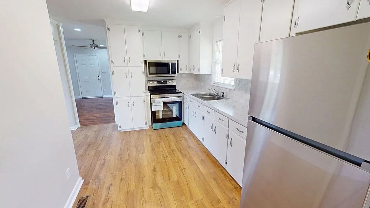 1401 Magnolia St - Photo 5 of 21
