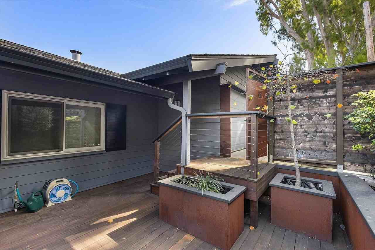 6140 Bullard Dr - Photo 5 of 36