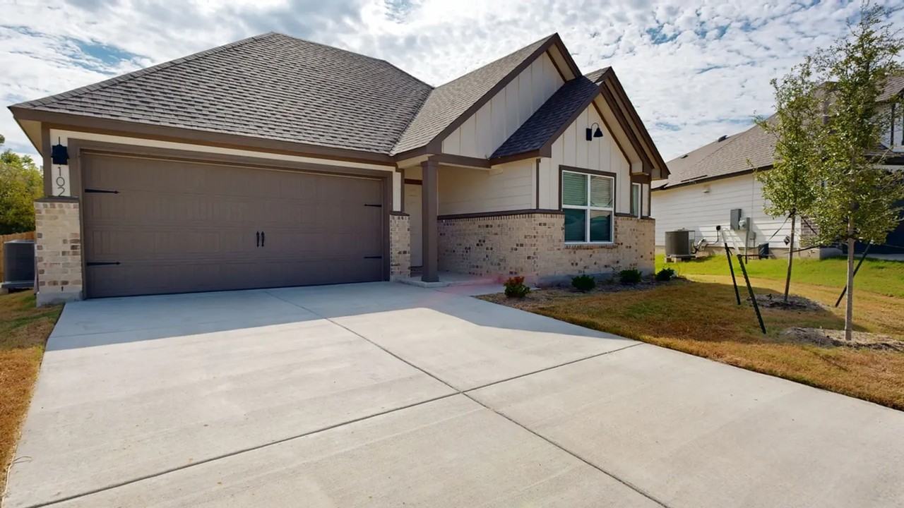 102 Hugh Dr - Photo 2 of 23