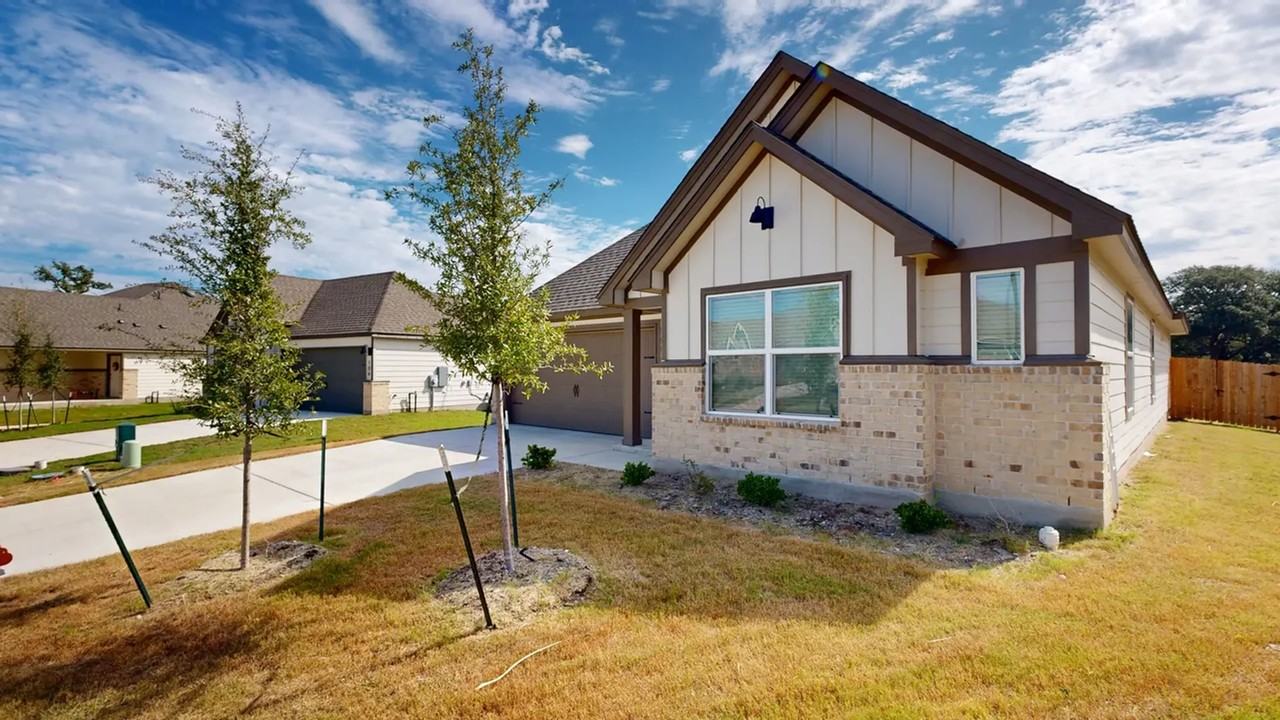 102 Hugh Dr - Photo 4 of 23