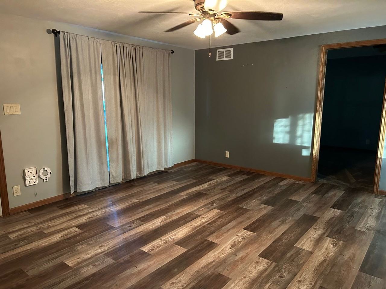 606 40th St - Photo 3 of 11