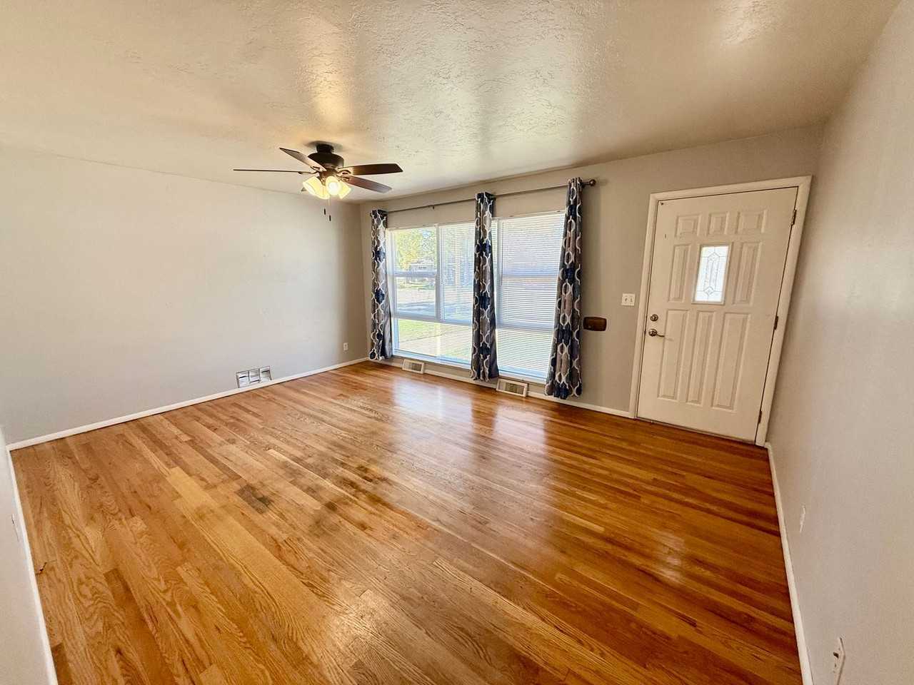 2538 15th Ave - Photo 4 of 28