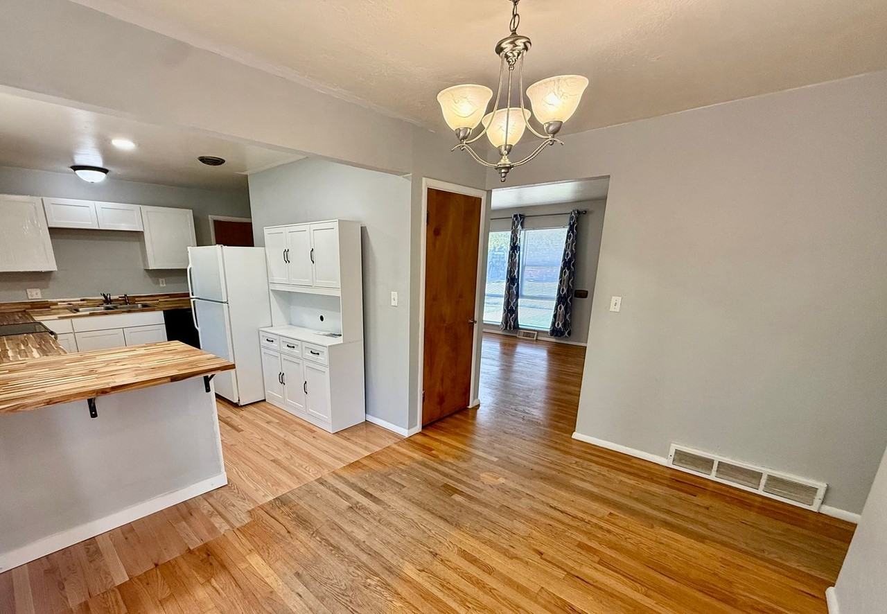 2538 15th Ave - Photo 6 of 28
