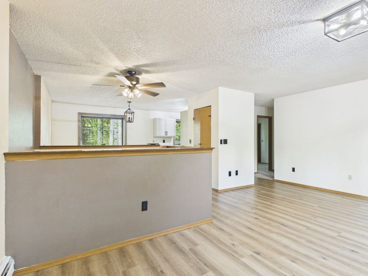 3911 Kensington Ave - Photo 3 of 30