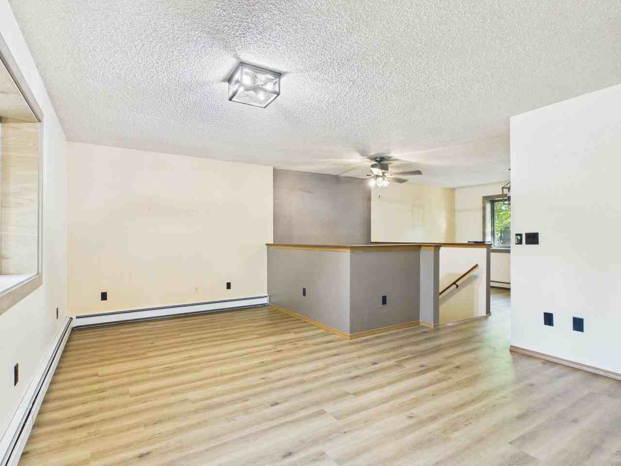 3911 Kensington Ave - Photo 4 of 30