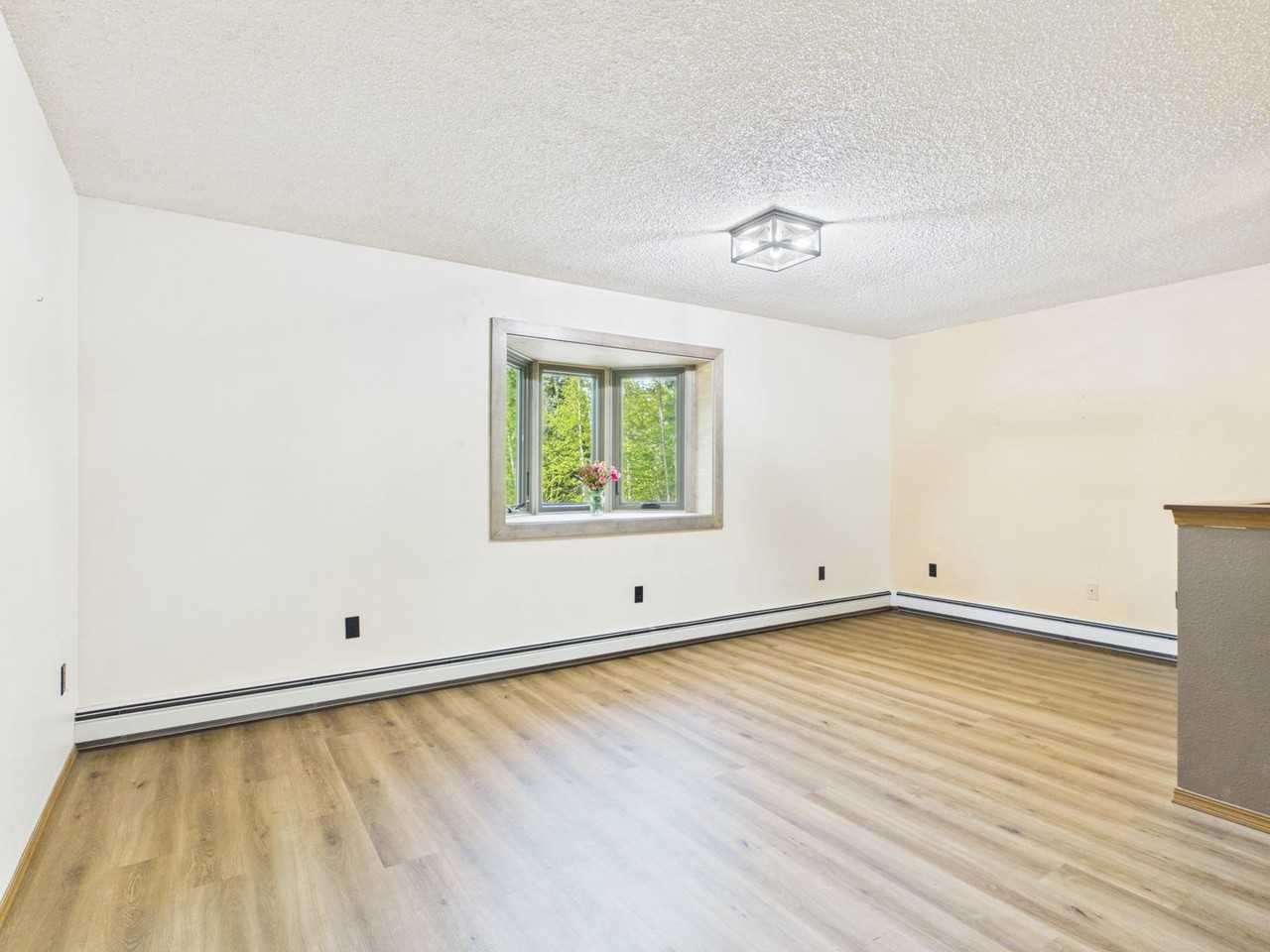 3911 Kensington Ave - Photo 5 of 30