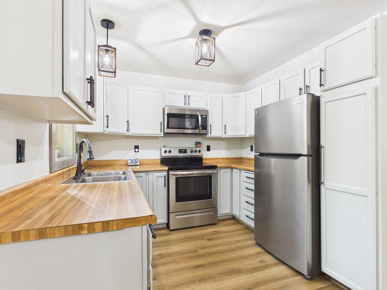 3911 Kensington Ave - Photo 7 of 30