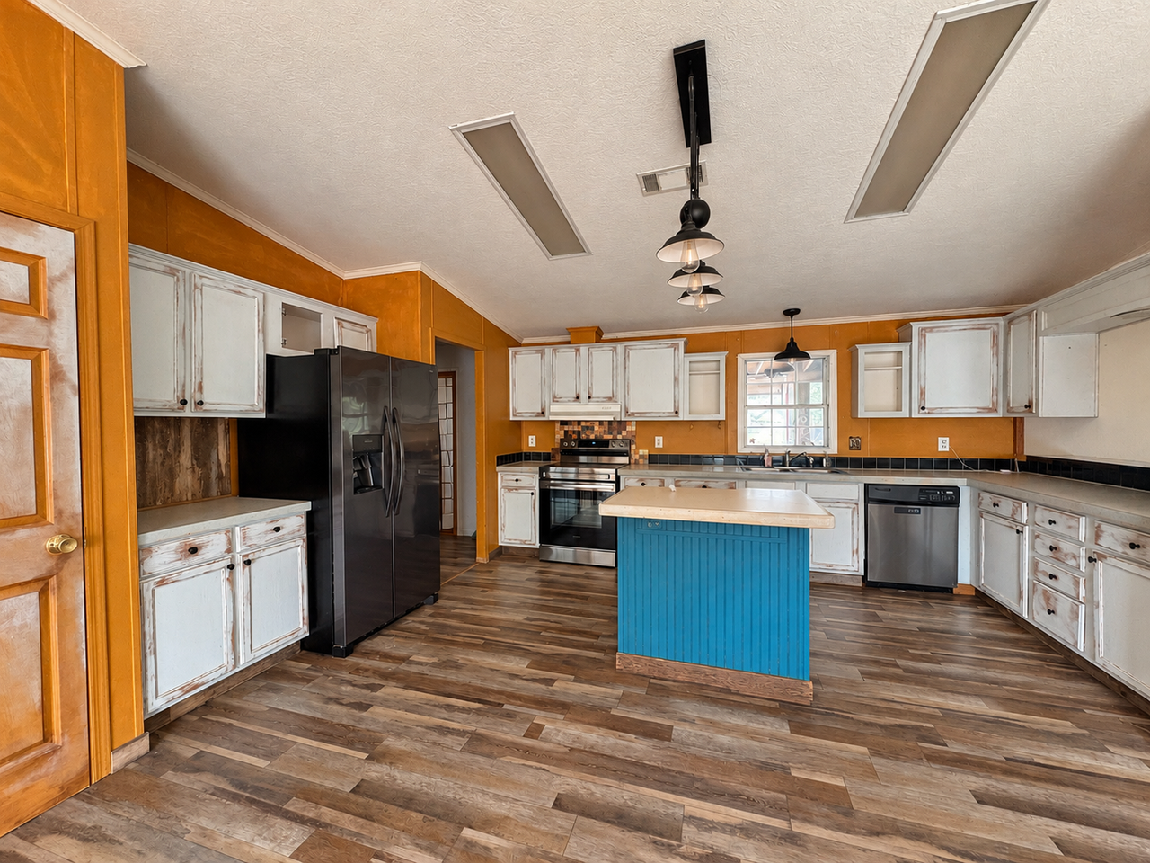 357 Dallas St - Photo 4 of 13