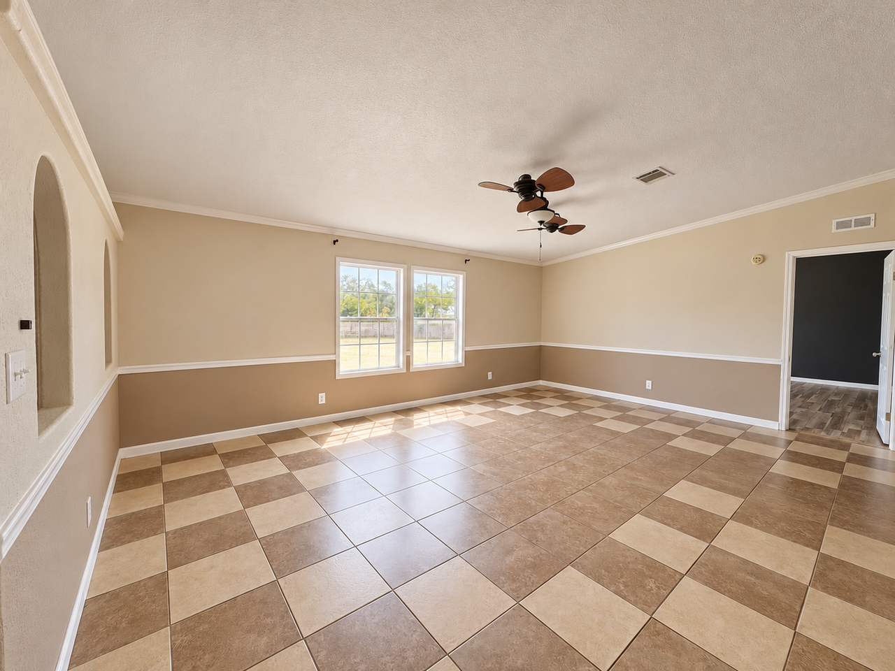 357 Dallas St - Photo 5 of 13