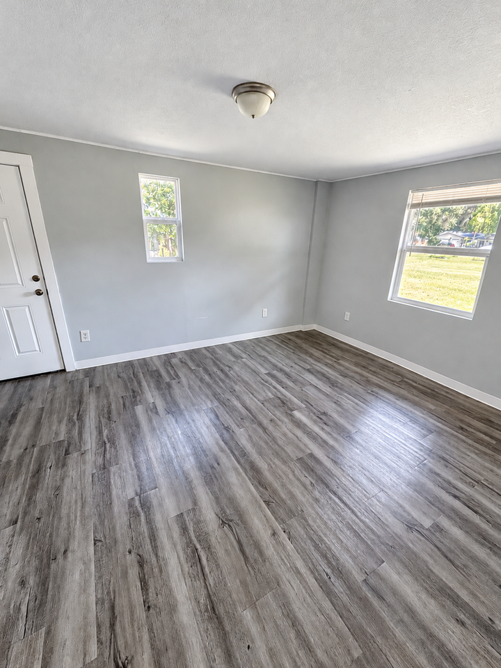 5027 Studio Dr - Photo 2 of 6