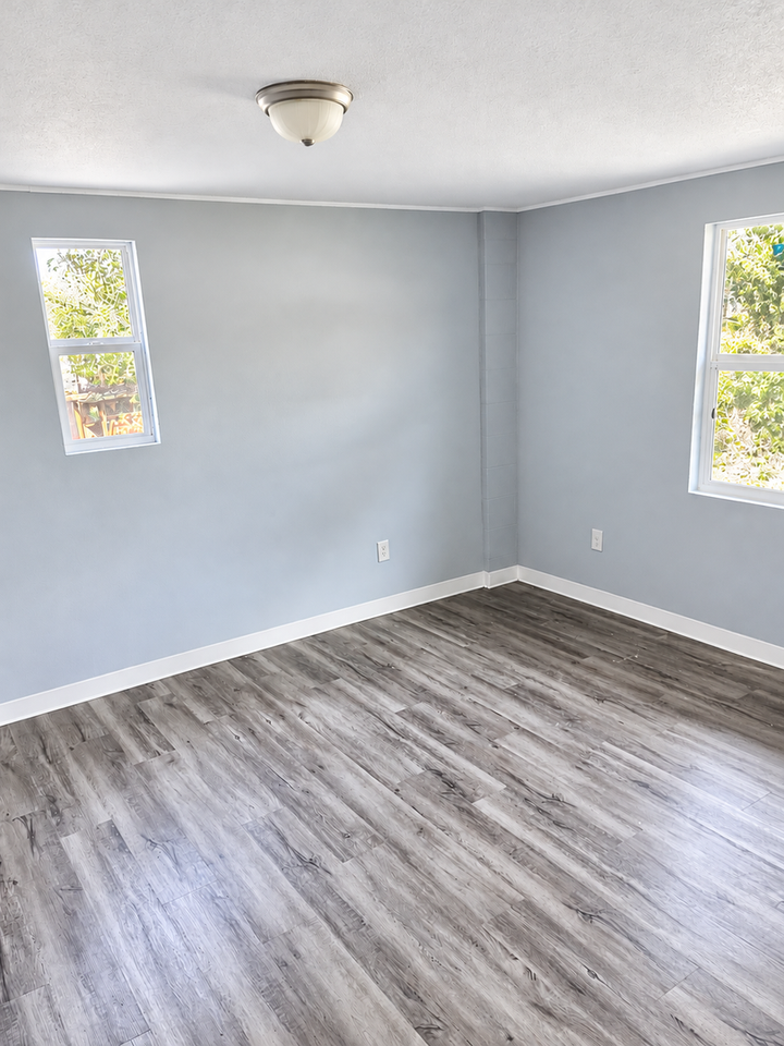 5027 Studio Dr - Photo 3 of 6