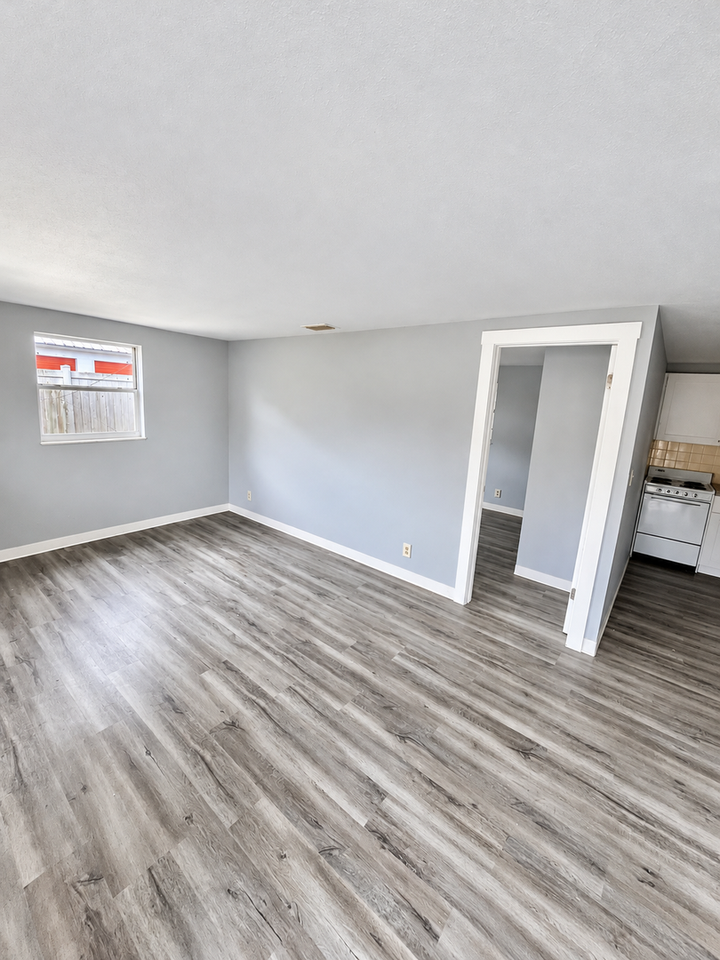 5027 Studio Dr - Photo 5 of 6