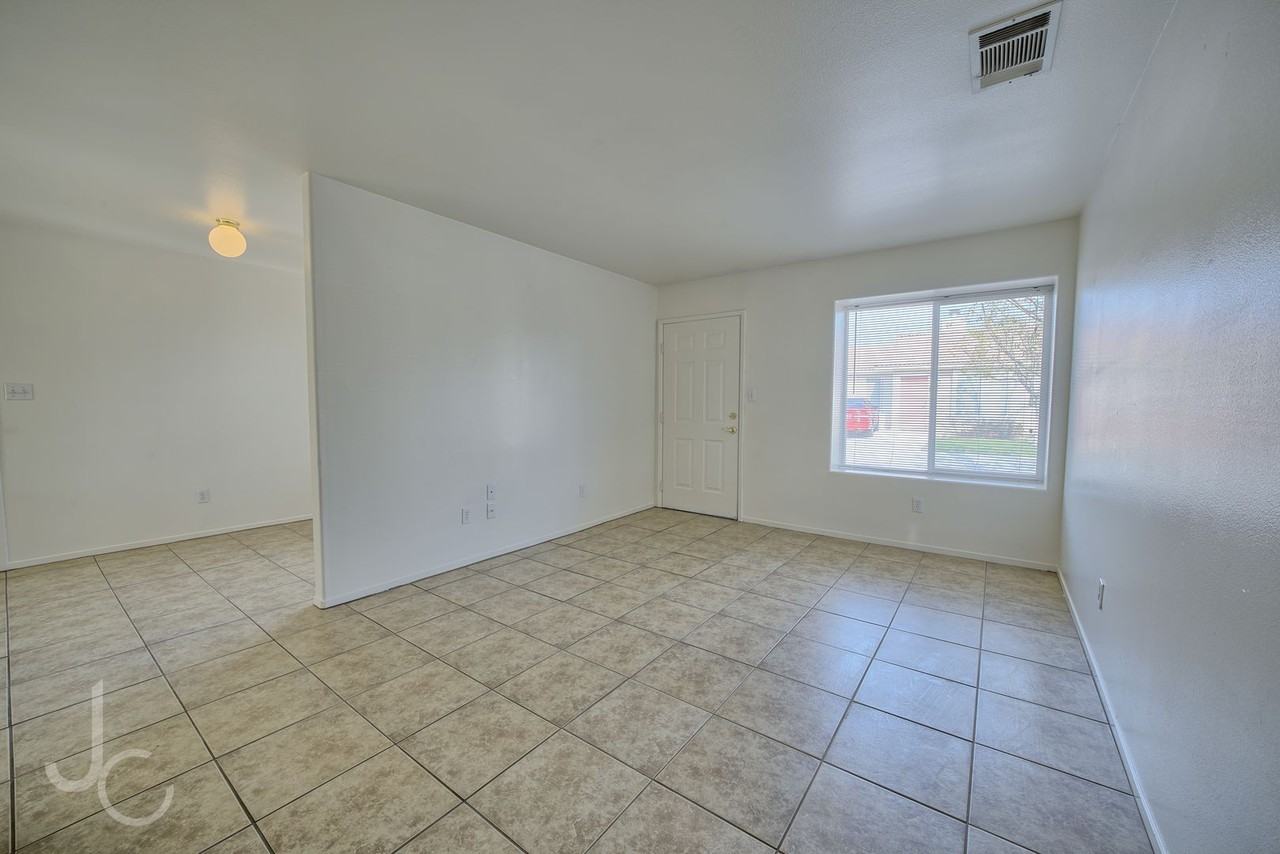 1201 Reddick Ln - Photo 2 of 10
