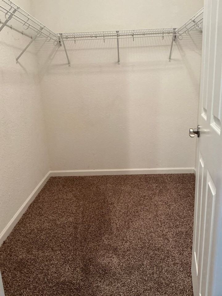 110 Richmond Dr - Photo 3 of 11