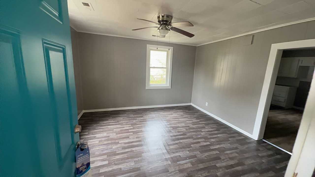 2022 N East Ave - Photo 3 of 10