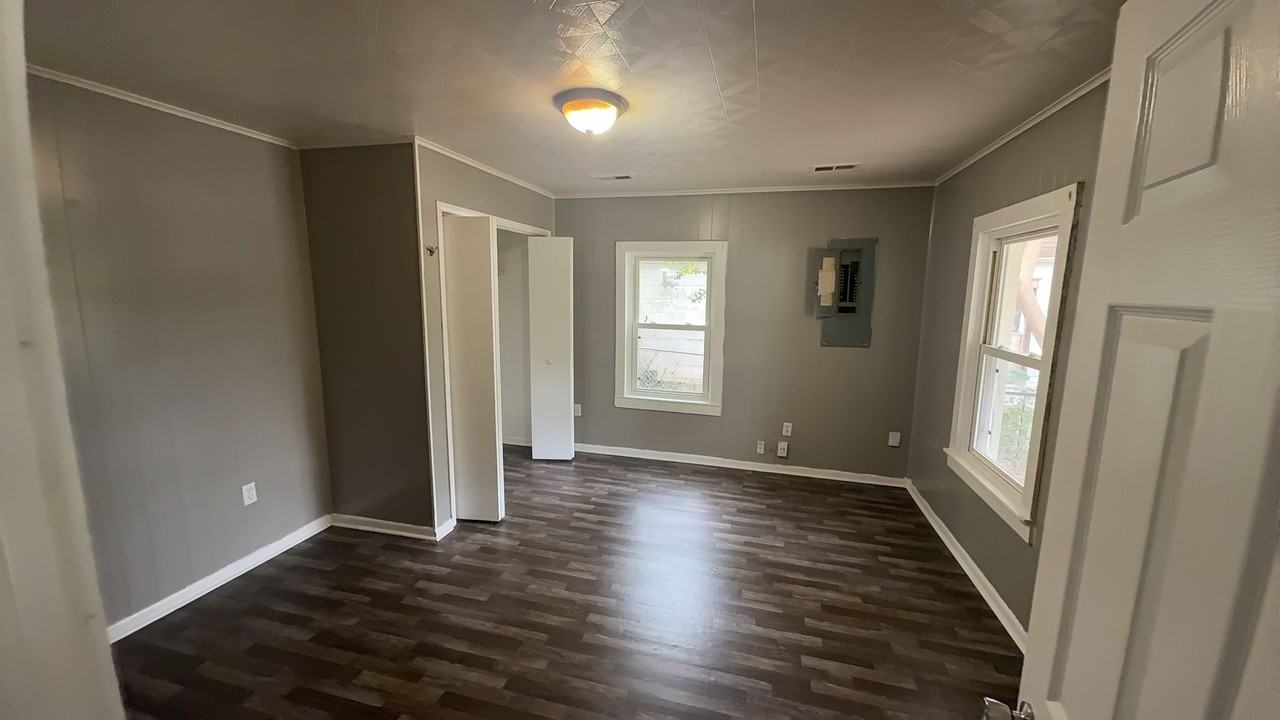 2022 N East Ave - Photo 6 of 10