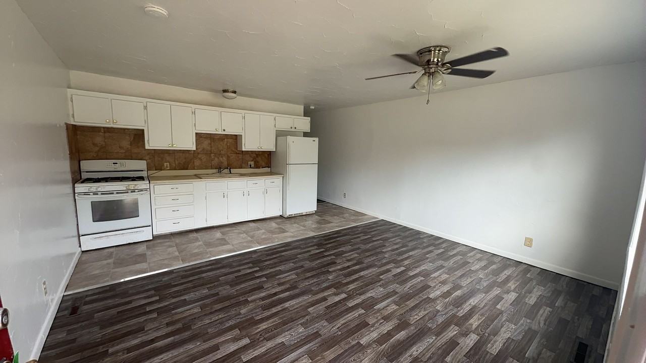 923 N Fulbright Ave - Photo 2 of 6