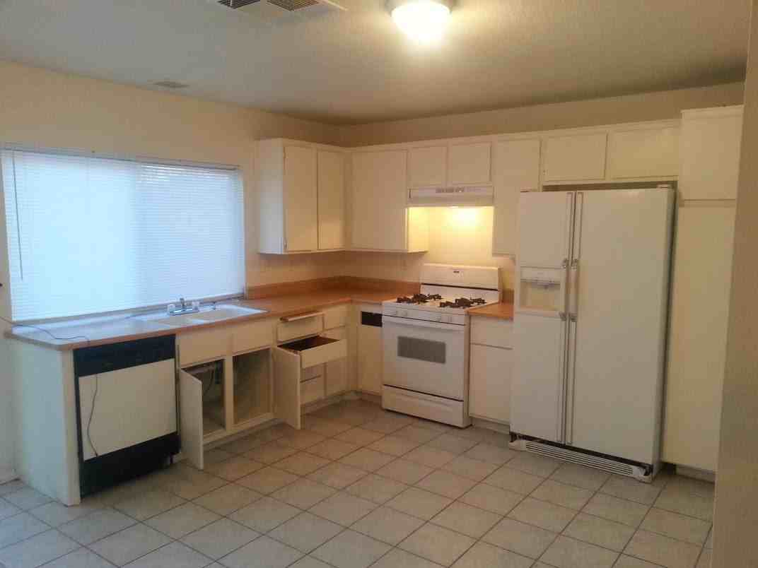 3692 E Colton Ave - Photo 5 of 7