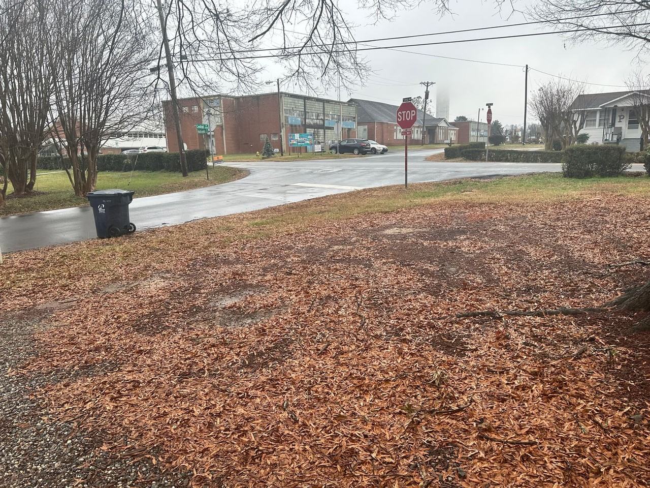 13821 Holbrooks Rd - Photo 3 of 19