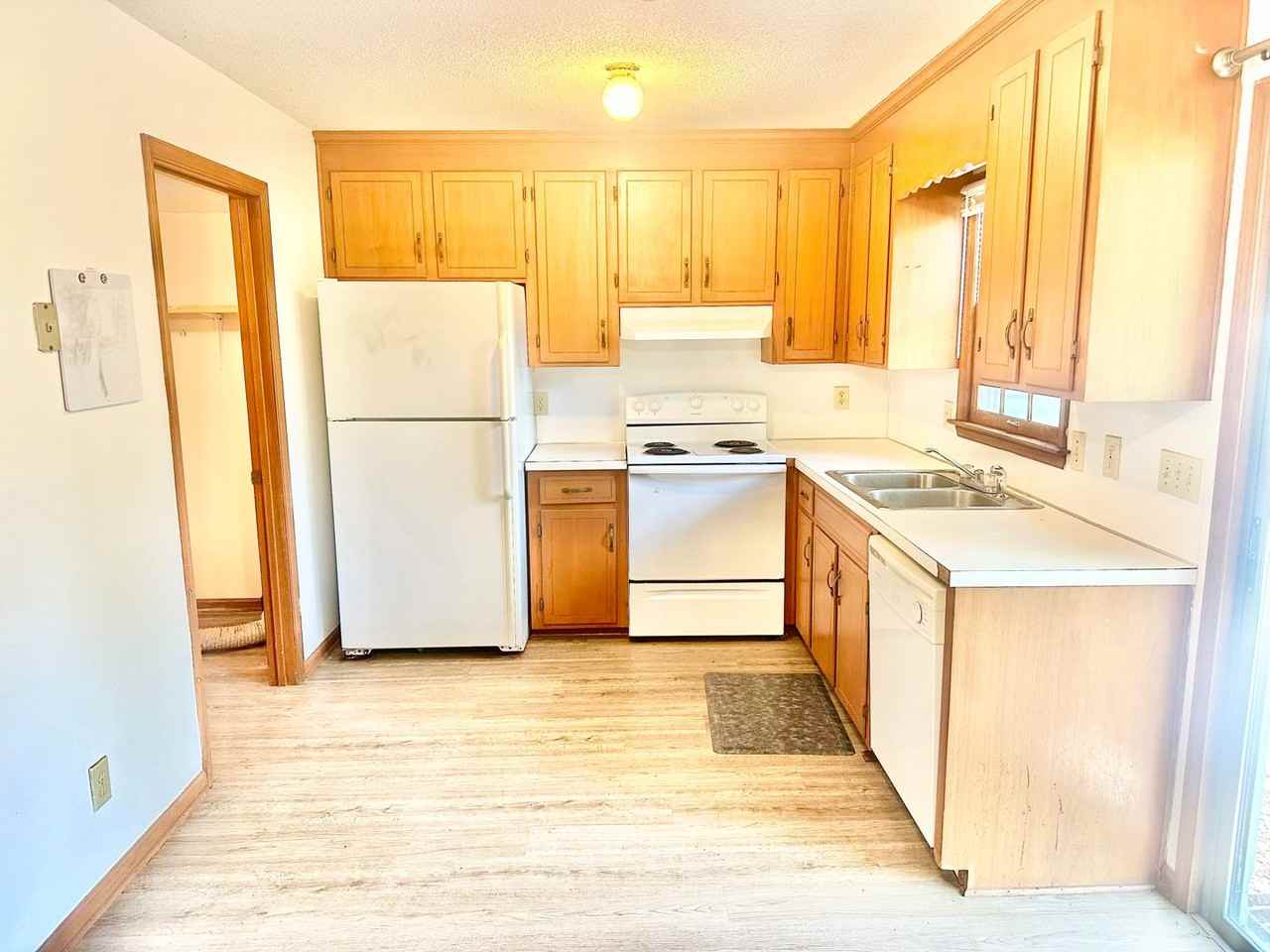 126 Neely Ct - Photo 3 of 10