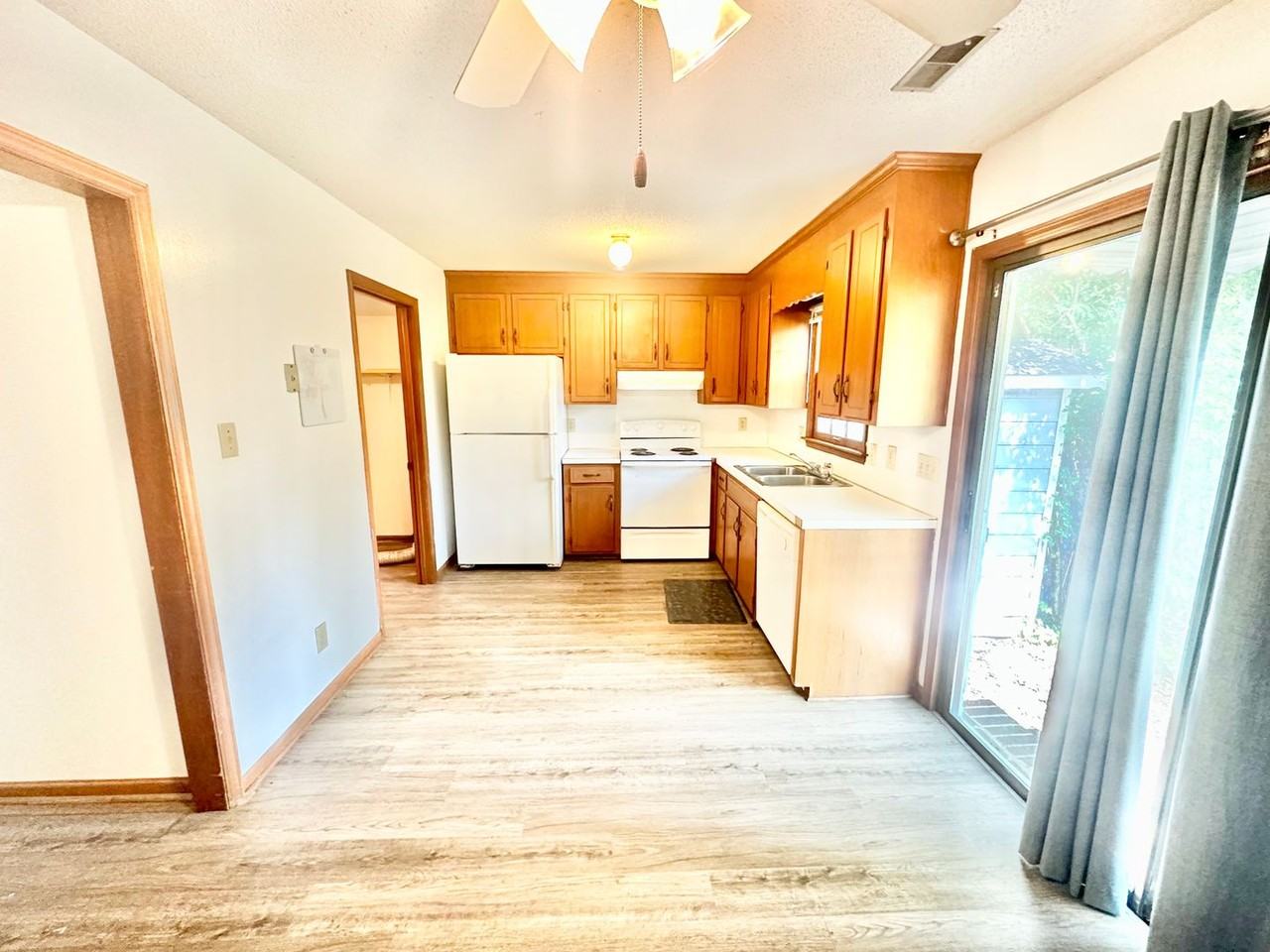 126 Neely Ct - Photo 4 of 10