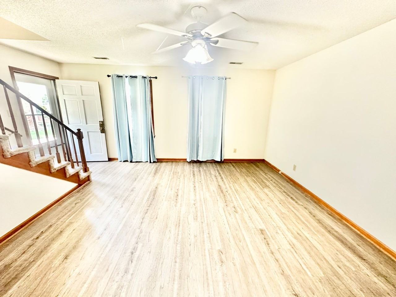 126 Neely Ct - Photo 5 of 10
