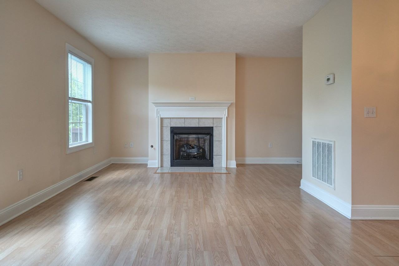 815 Oaktree Blvd - Photo 5 of 33