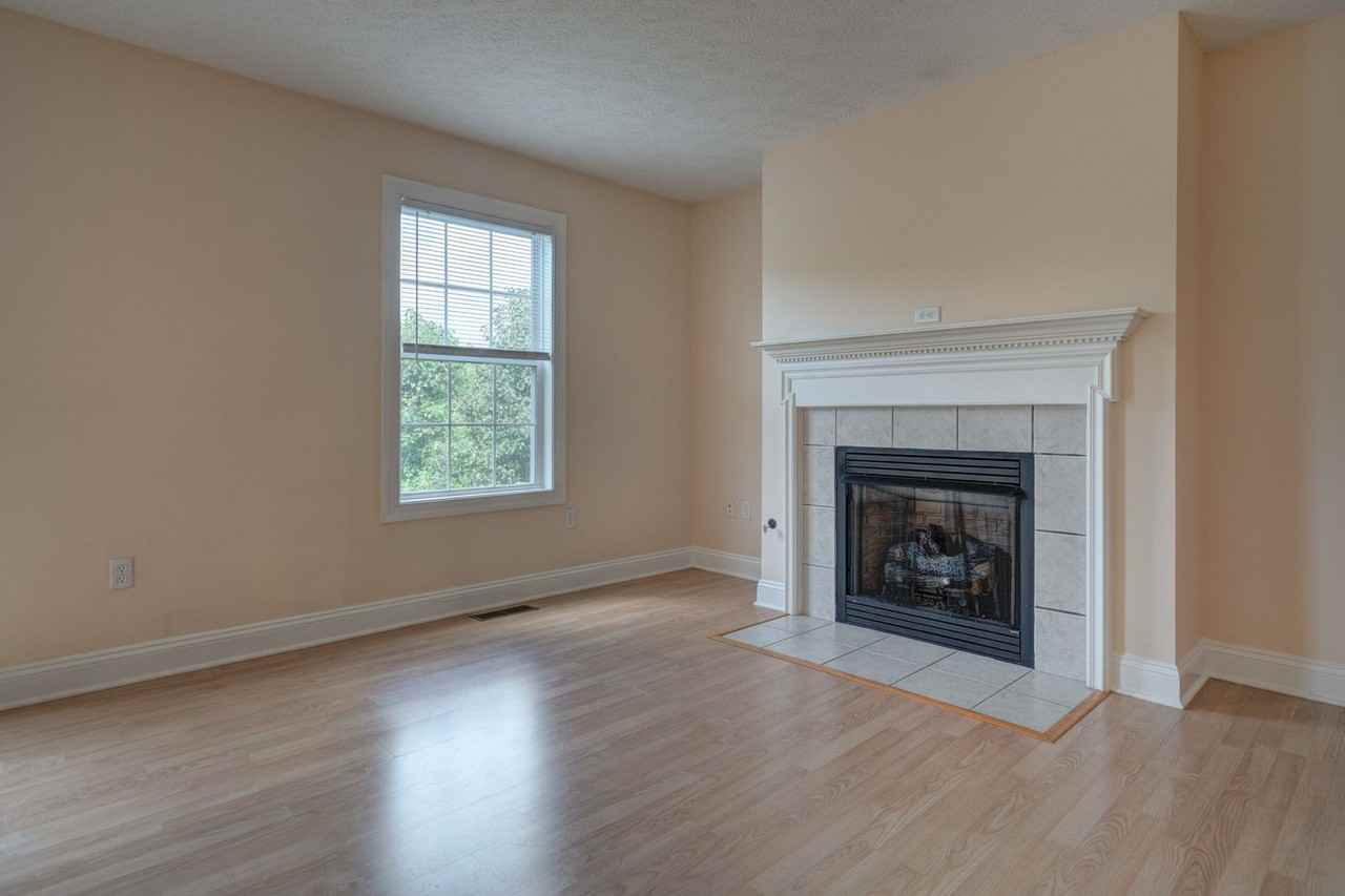 815 Oaktree Blvd - Photo 6 of 33