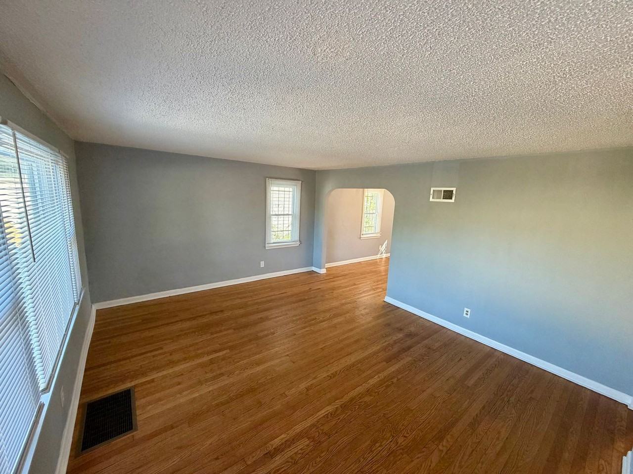 5754 Acme Ave - Photo 2 of 20