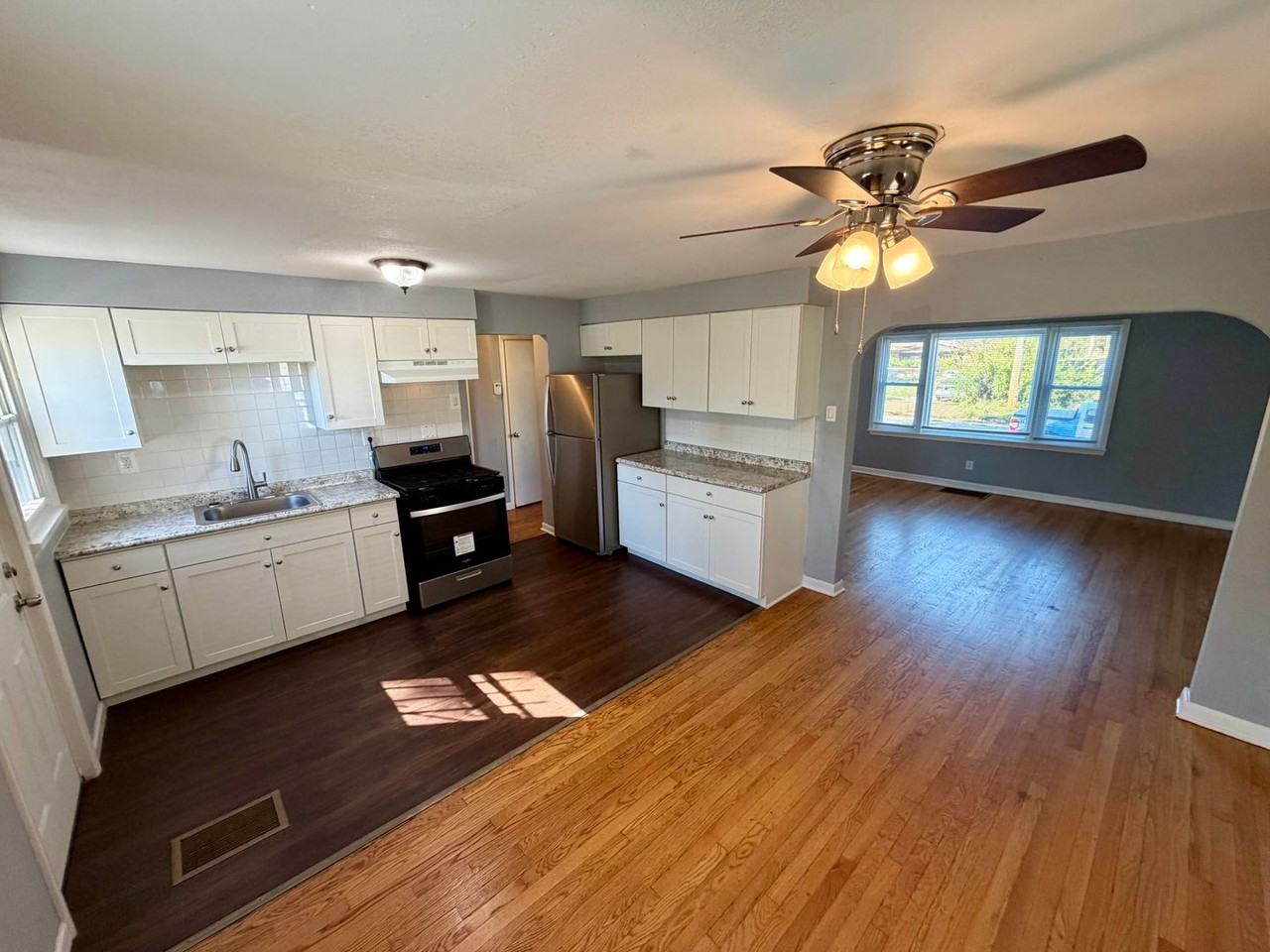 5754 Acme Ave - Photo 5 of 20