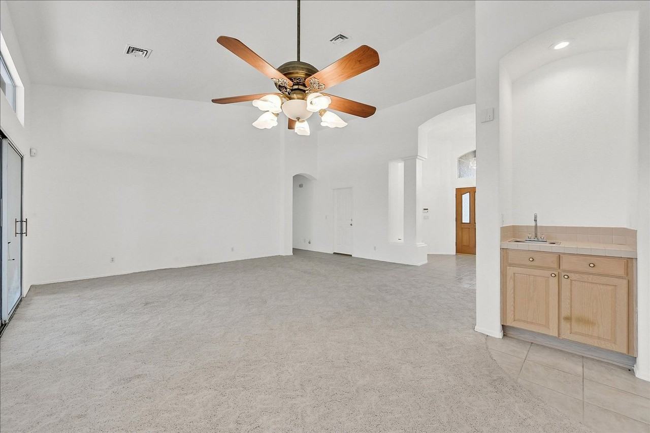 1444 Castle Crest Dr - Photo 3 of 26