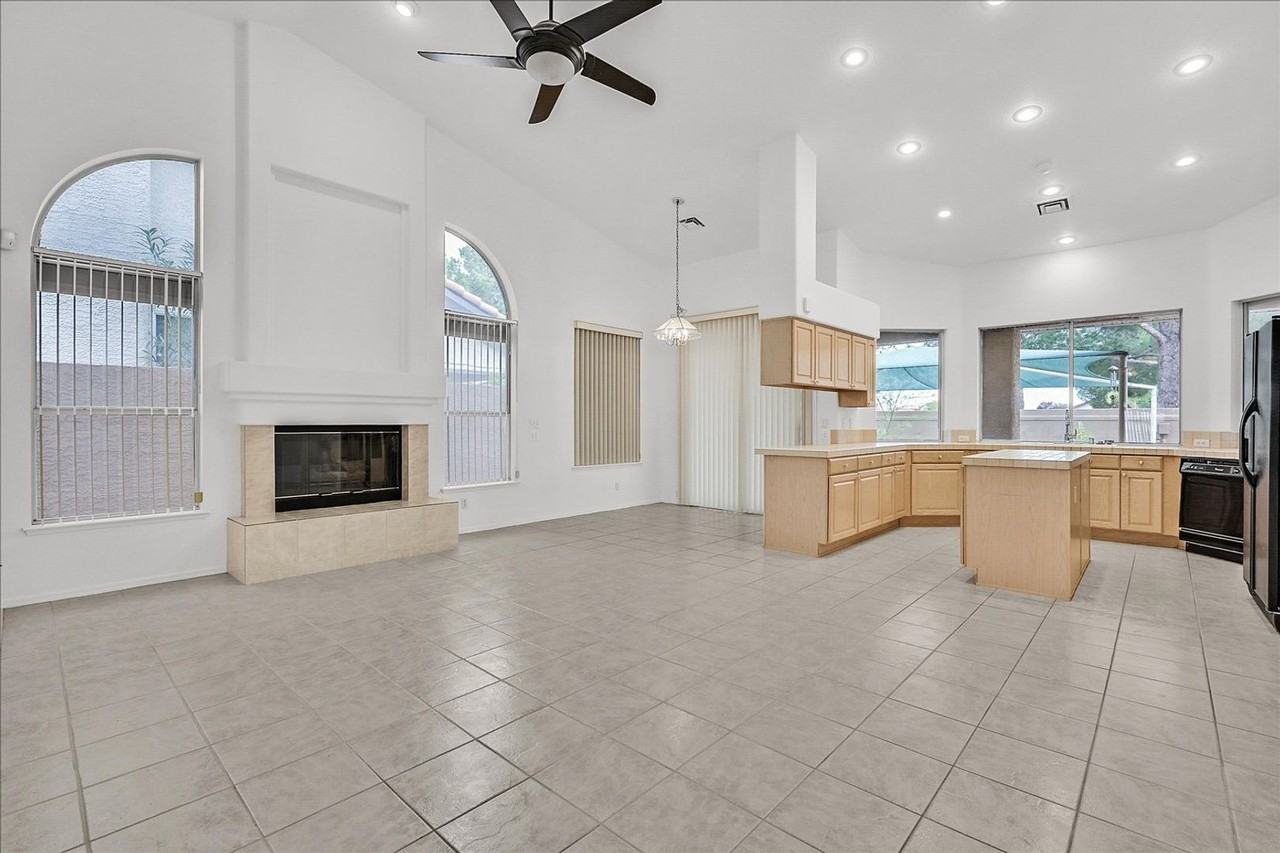 1444 Castle Crest Dr - Photo 6 of 26