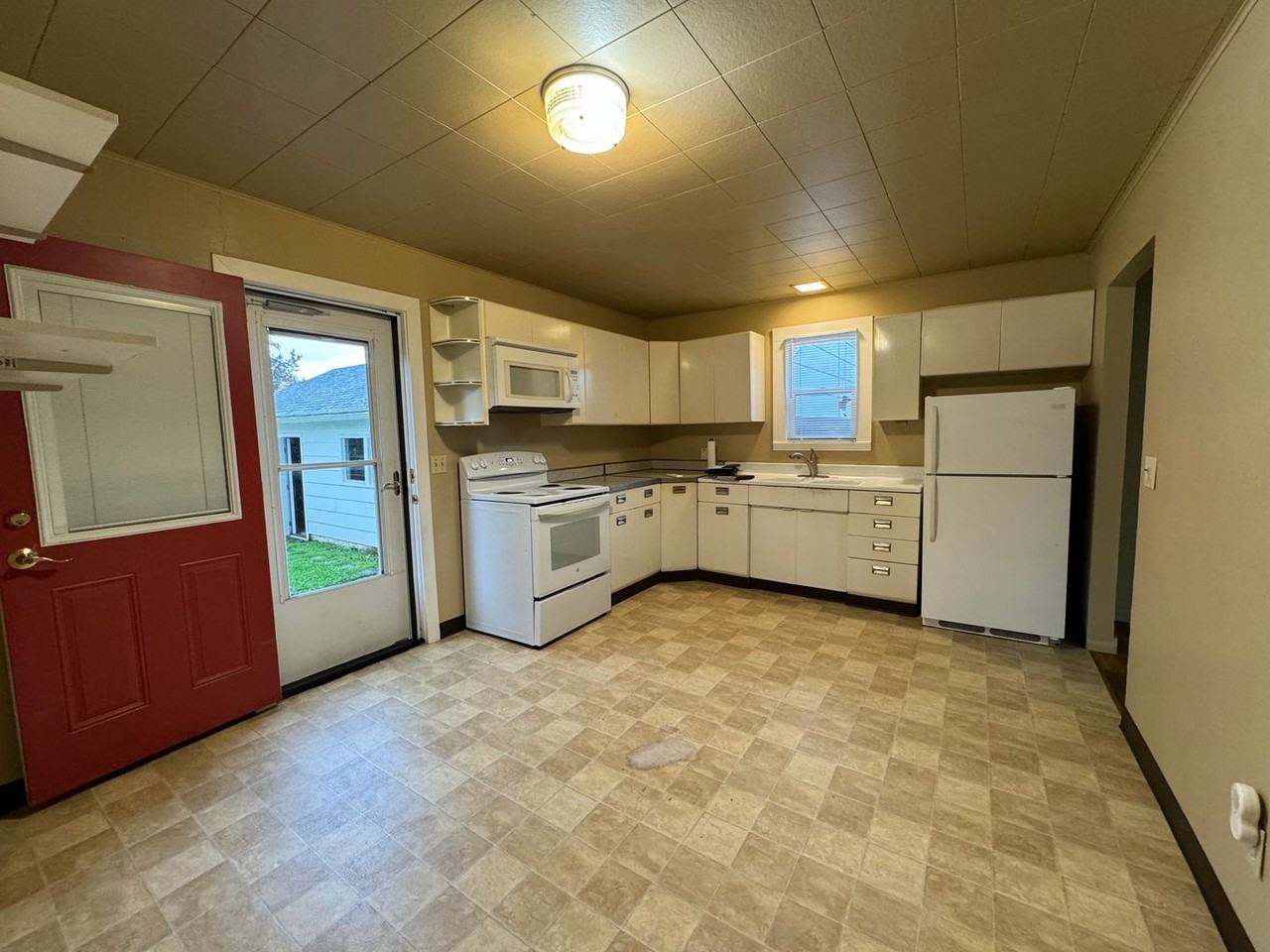 232 W Bradford Ave - Photo 4 of 19