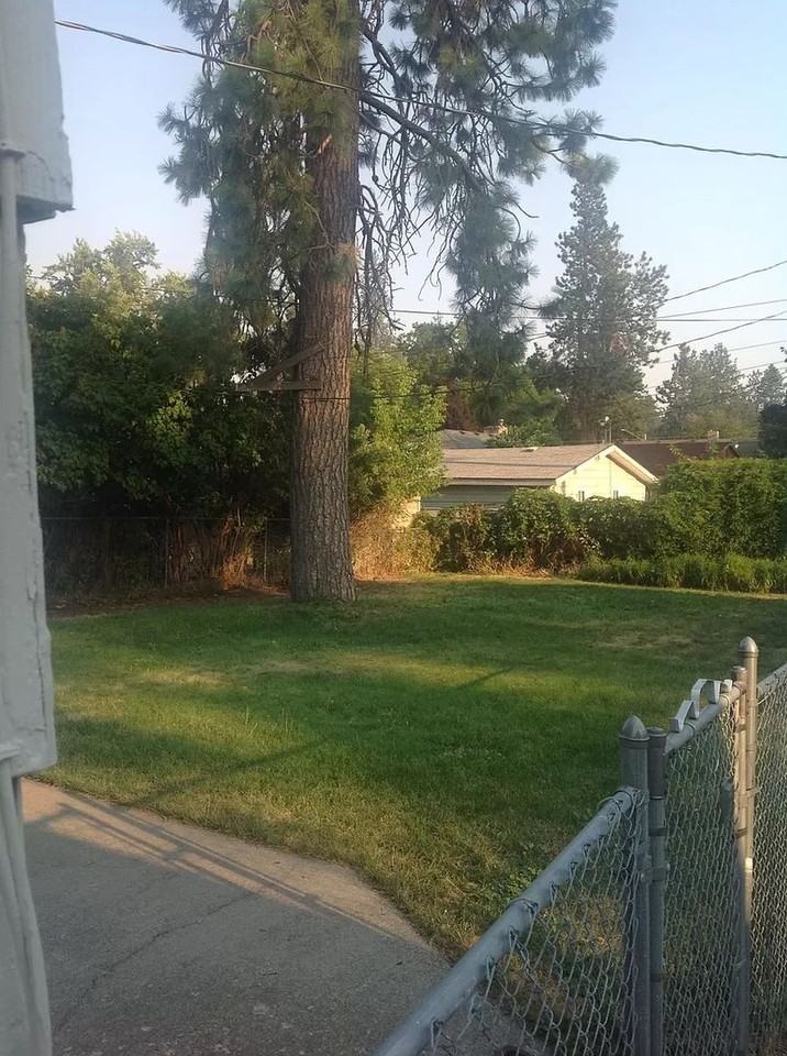 1214 E Thurston Ave - Photo 2 of 12