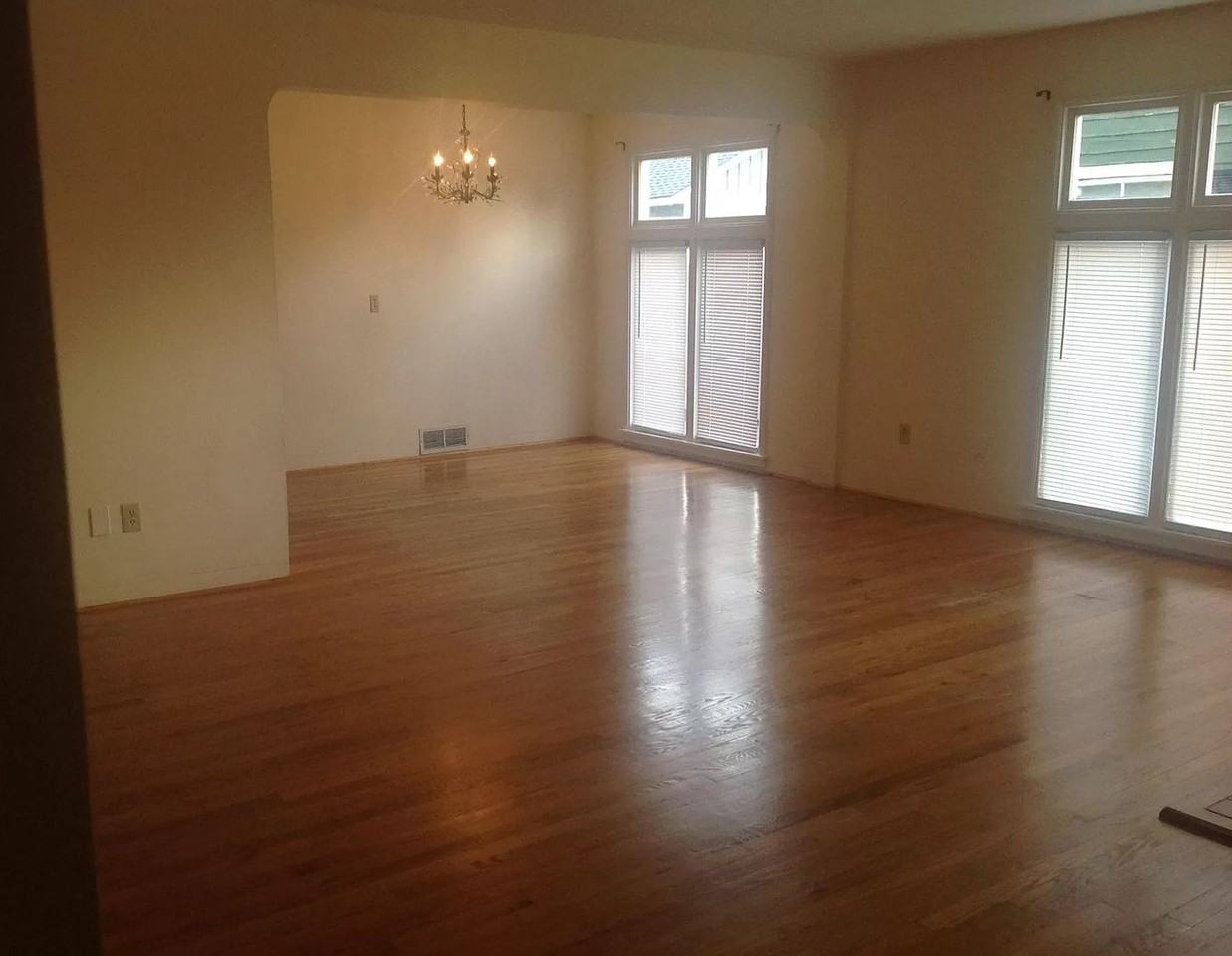 1214 E Thurston Ave - Photo 3 of 12