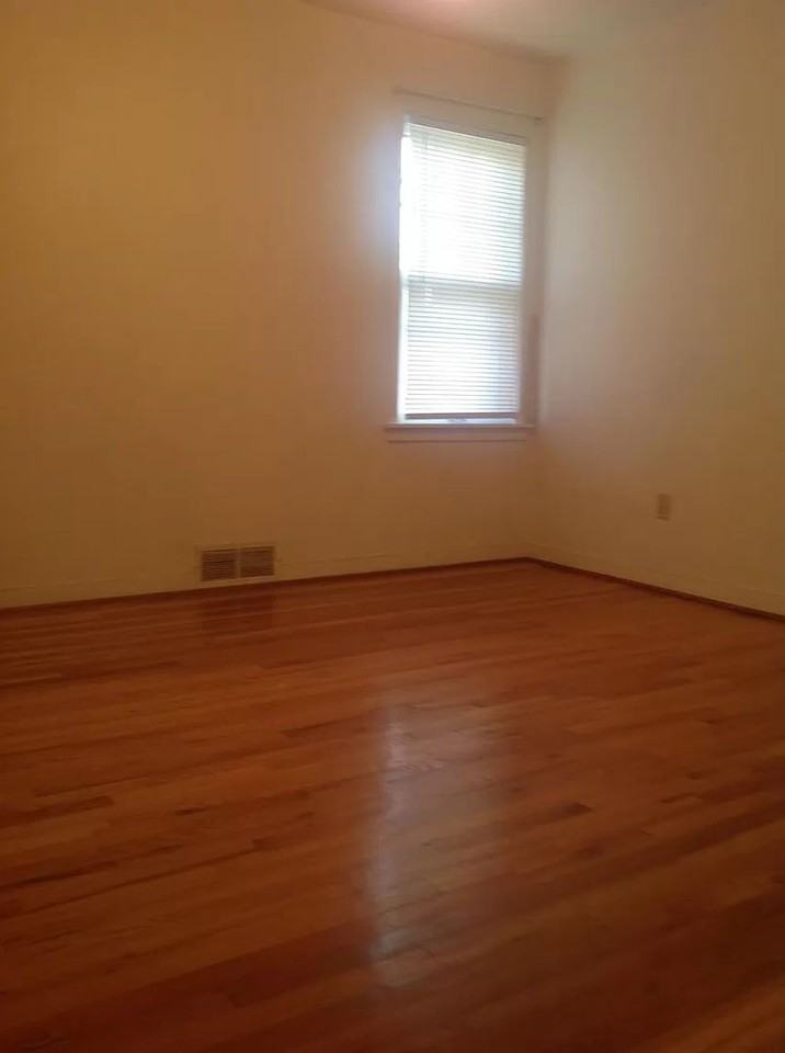 1214 E Thurston Ave - Photo 4 of 12