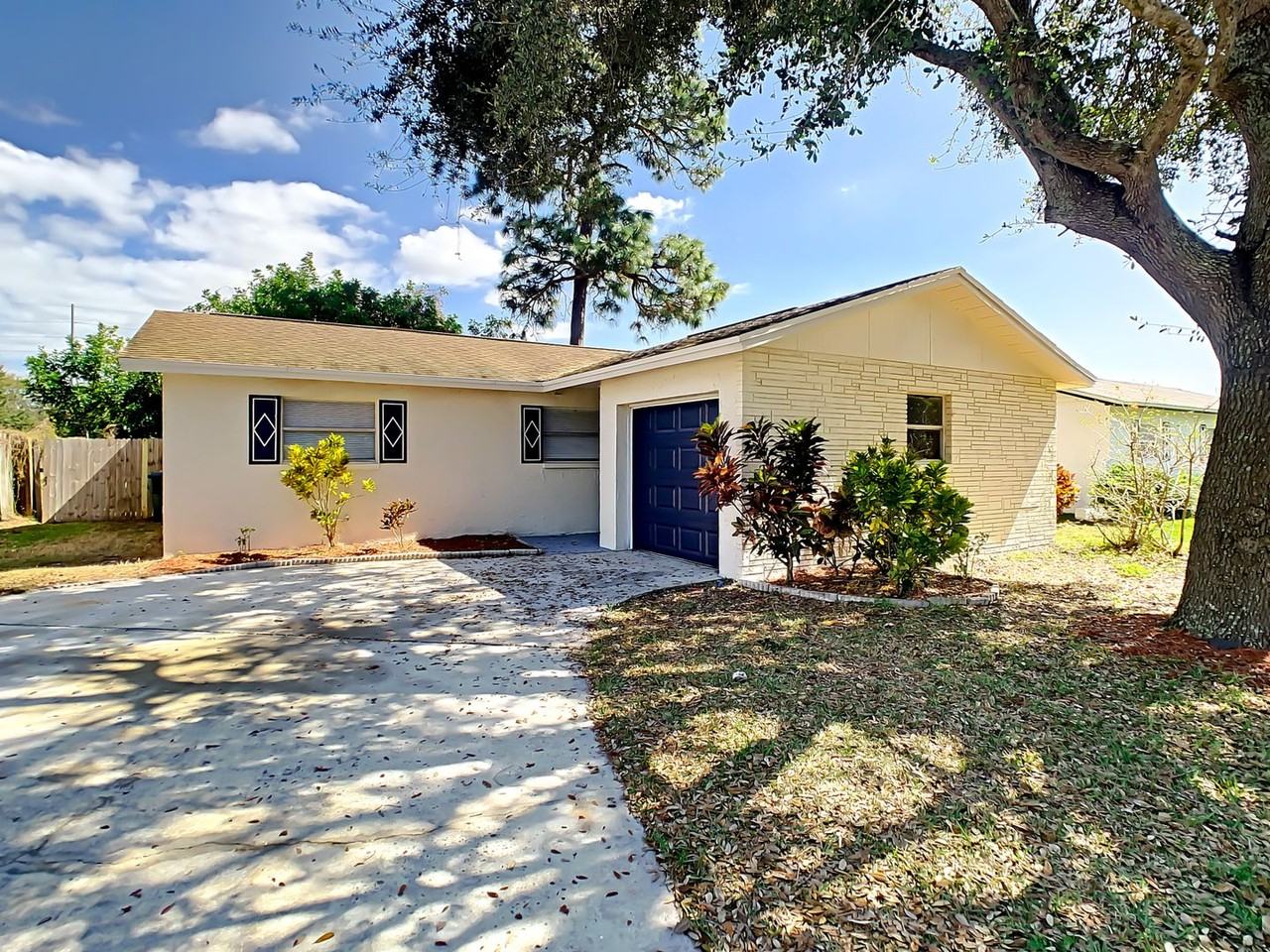 2115 Whispering Pines St - Photo 2 of 50