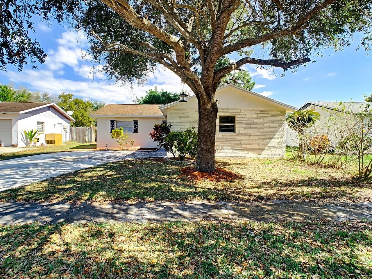 2115 Whispering Pines St - Photo 4 of 50