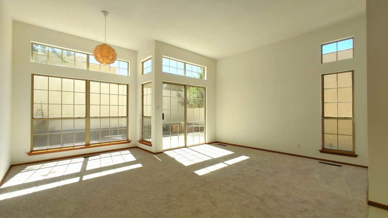 7916 Woodwind Dr Ne - Photo 2 of 15