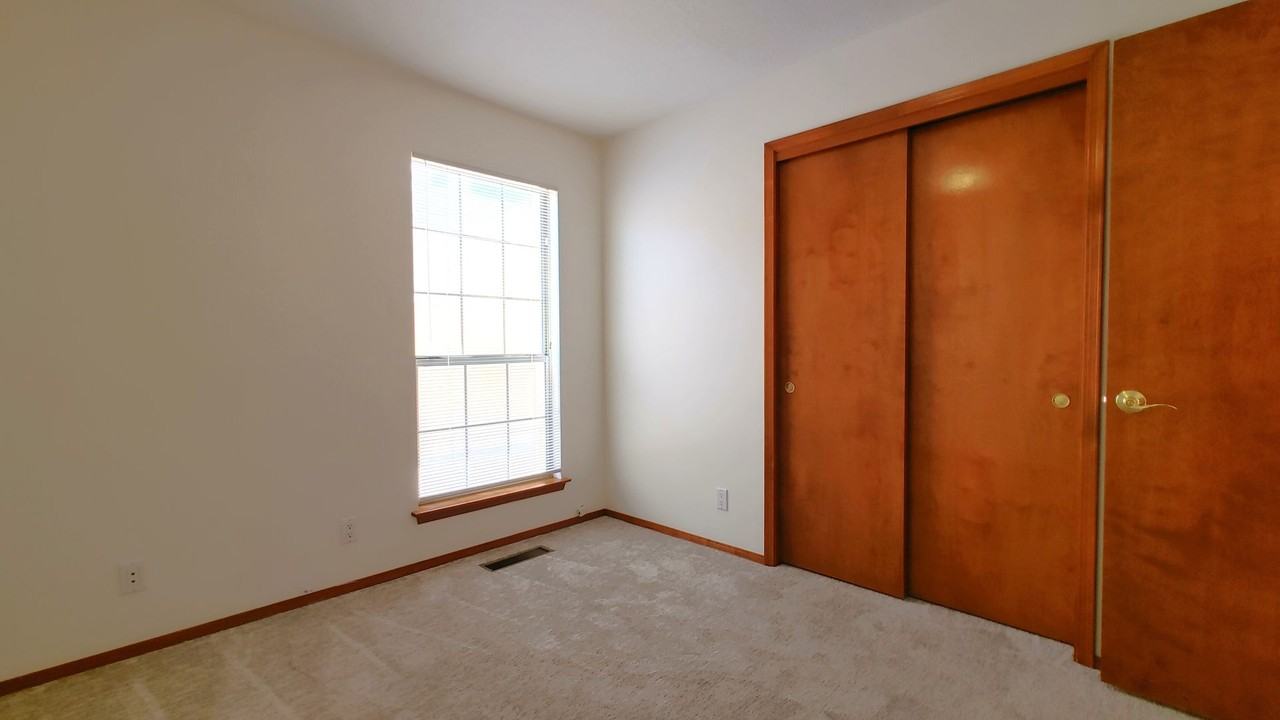 7916 Woodwind Dr Ne - Photo 5 of 15