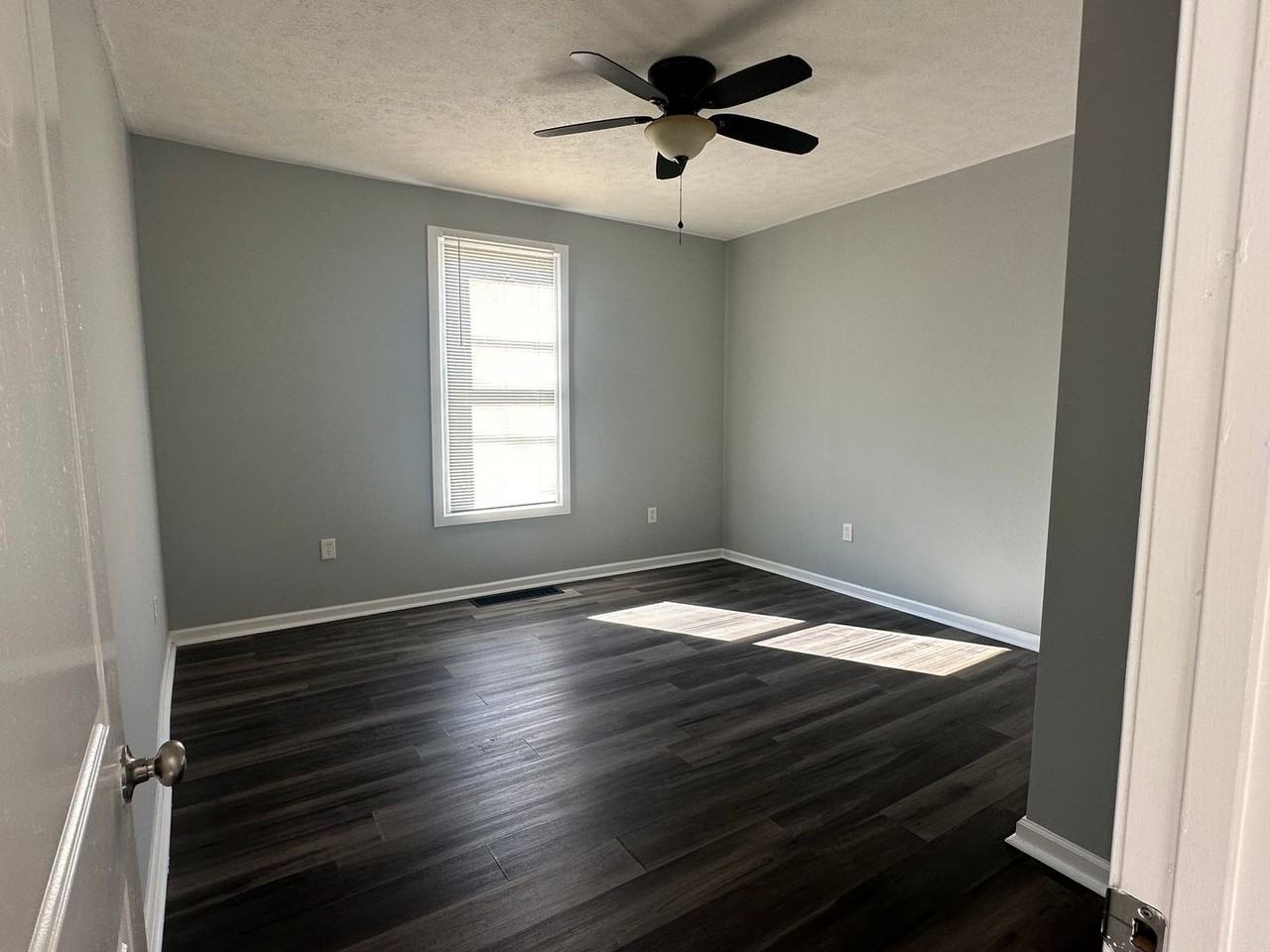 1164 Hamilton Ave - Photo 4 of 14