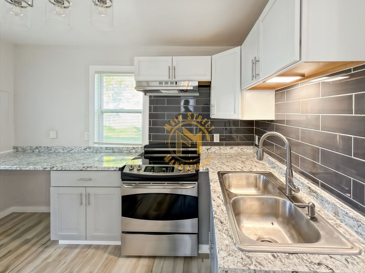214 Smith St - Photo 2 of 10