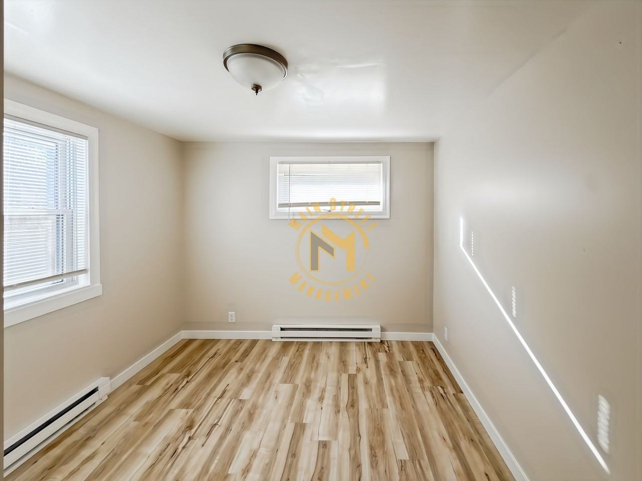 214 Smith St - Photo 4 of 10