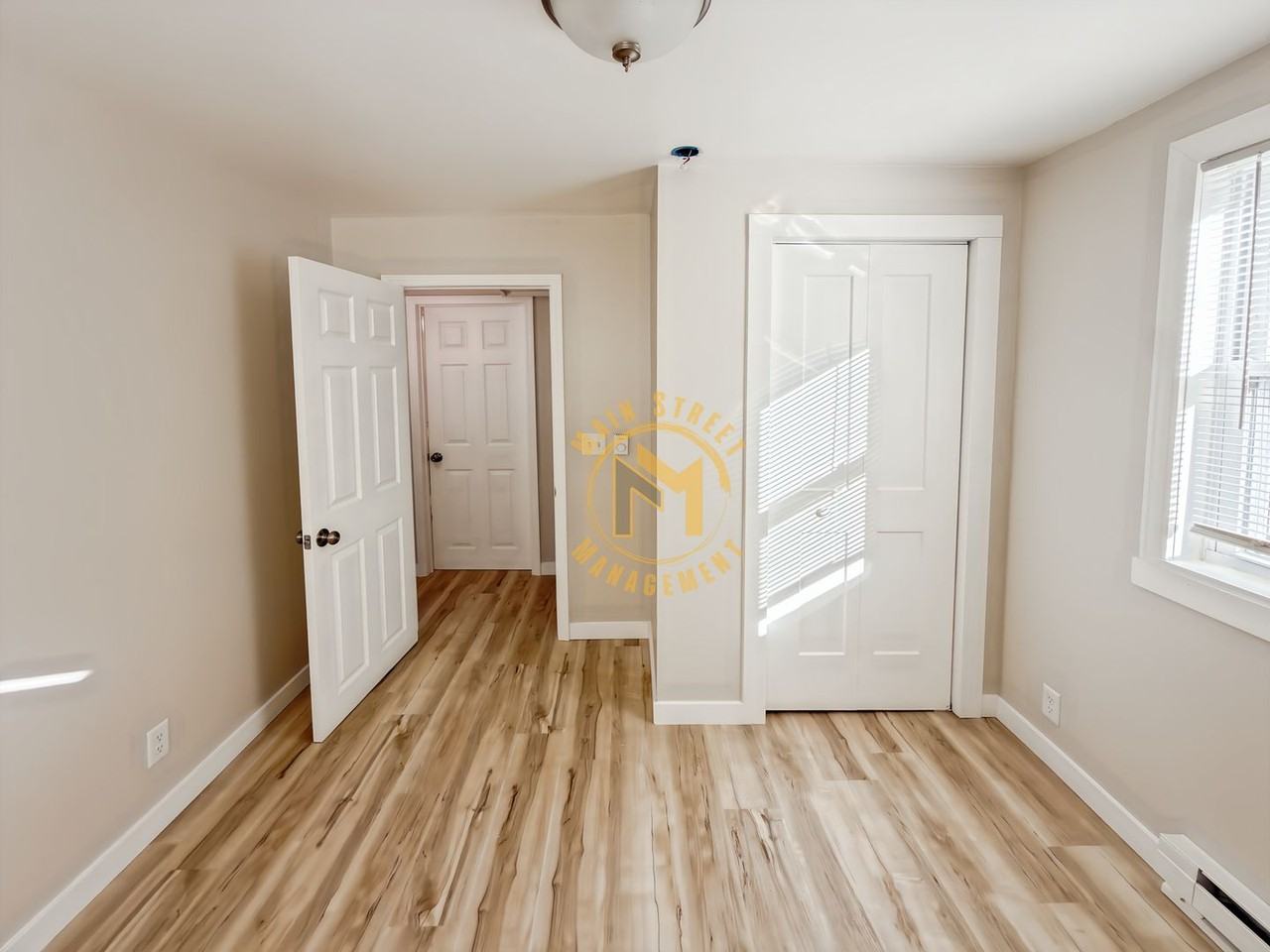 214 Smith St - Photo 6 of 10